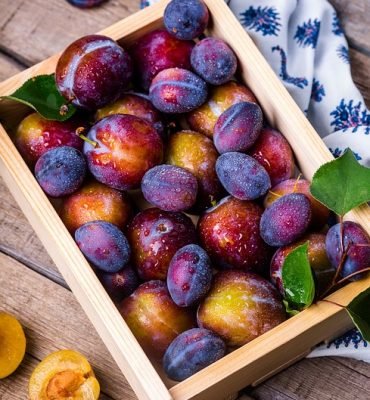 plums-1898196_640